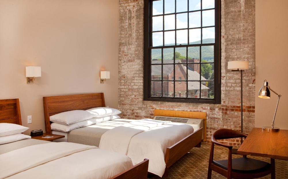 Standard Queen Room interior